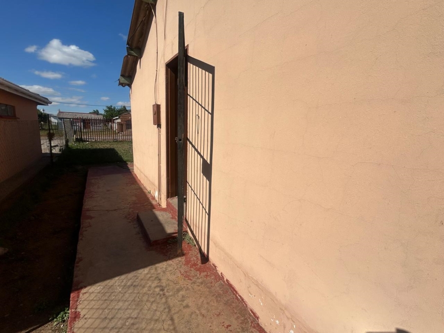 2 Bedroom Property for Sale in Ezibeleni Eastern Cape